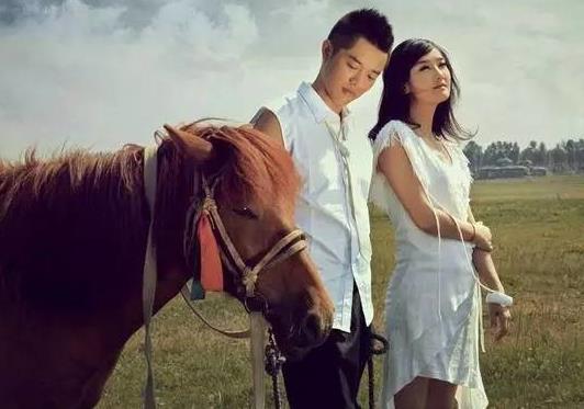 凤凰传奇是夫妻吗：简单组合关系,多年合作默契十足