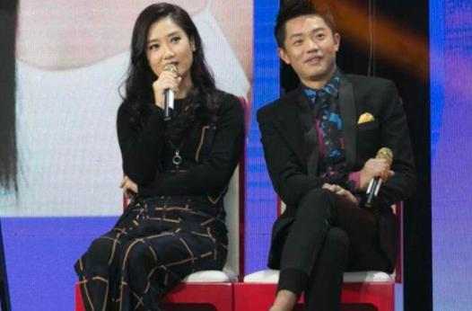 凤凰传奇是夫妻吗：简单组合关系,多年合作默契十足