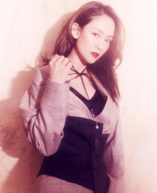 陈乔恩御姐范亮相：优雅性感御姐范十足（图）