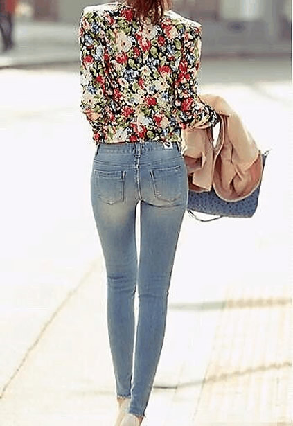 紧身裤牛仔裤时尚又吸睛：简洁大方时尚女性穿搭必选