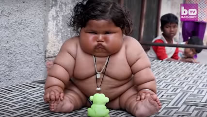 女婴每天吃48顿饭：该怎么办一岁女婴体重达50斤