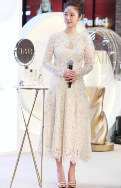 林心如贵妇造型吸睛：气质迷人穿衣太漂亮图片欣赏