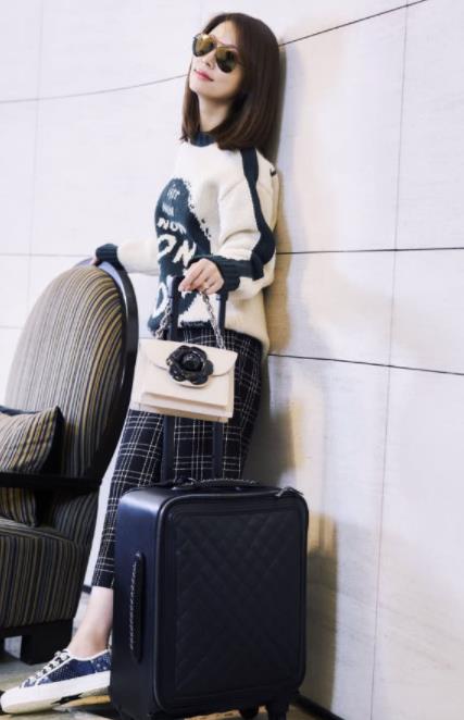 林心如贵妇造型吸睛：气质迷人穿衣太漂亮图片欣赏