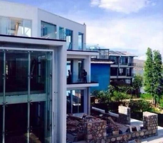 王菲豪华别墅曝光:别墅外观美景(图) 王菲豪华别墅曝光:别墅外观美景(图)