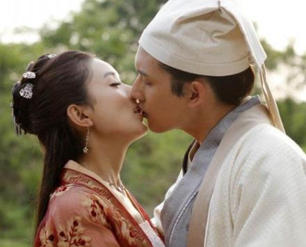 赵丽颖床戏：赵丽颖剧照吻戏床戏盘点（图）