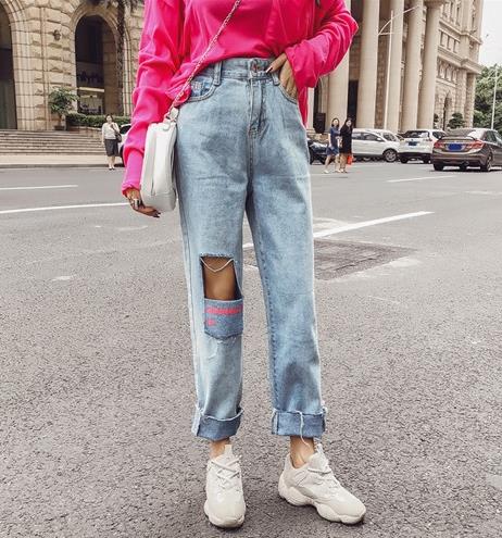 牛仔裤时尚精的最爱：2018秋季你需要一条牛仔裤