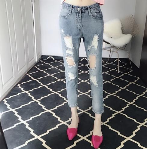 牛仔裤时尚精的最爱：2018秋季你需要一条牛仔裤