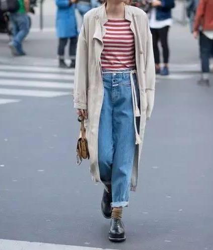 牛仔裤时尚精的最爱：2018秋季你需要一条牛仔裤