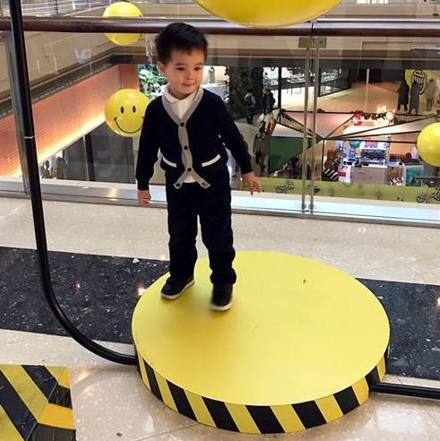 马雅舒个人资料简介：马雅舒混血儿女正面照颜值高