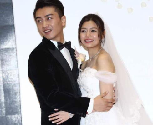 陈晓陈妍希罕见同框：一场遇见爱情的旅行甜蜜瞬间