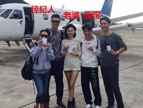 看到马蓉和宋喆以老公老婆相称非常暧昧,而后电话联系马蓉要求其解释