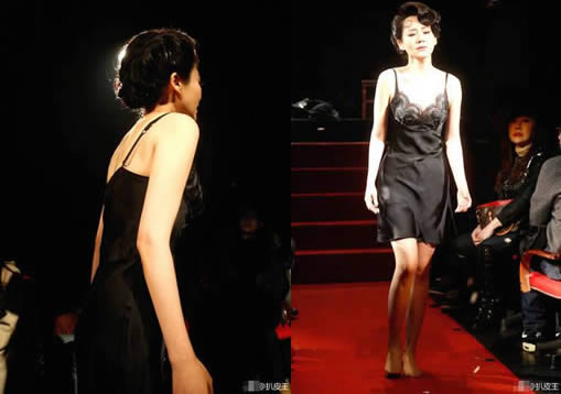 许晴红裙秀香肩:少女般红光满面性感时尚(图) 许晴红裙秀香肩:少女般红光满面性感时尚(图)