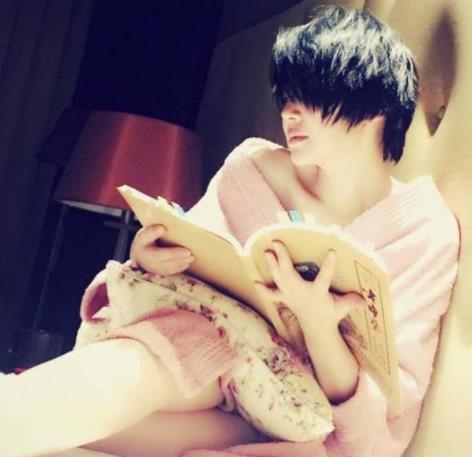 许晴红裙秀香肩:少女般红光满面性感时尚(图) 许晴红裙秀香肩:少女般红光满面性感时尚(图)