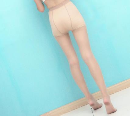 美女穿丝袜:女人丝袜这样穿你穿对了吗 美女穿丝袜:女人丝袜这样穿你穿对了吗