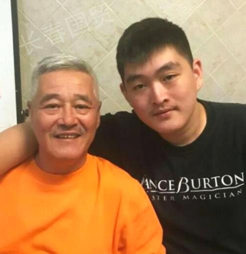 赵本山儿子近照:21岁儿子多才多艺(图) 赵本山儿子近照:21岁儿子多才多艺(图)