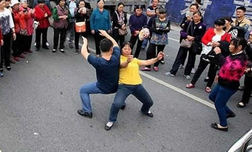 尬舞什么意思：技巧型街舞斗舞就是相互舞蹈的比较