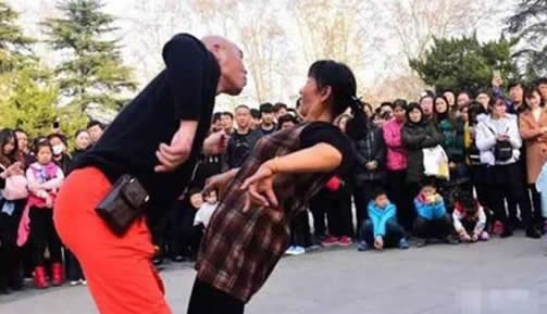 尬舞什么意思：技巧型街舞斗舞就是相互舞蹈的比较