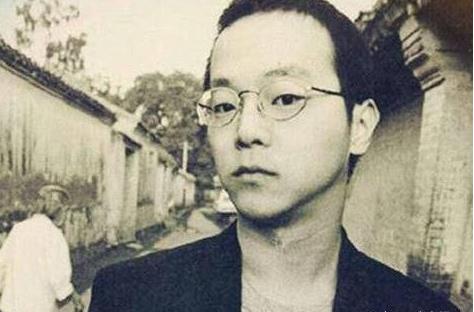 49岁窦唯被偶遇：一代摇滚天王如今这个样子（图）