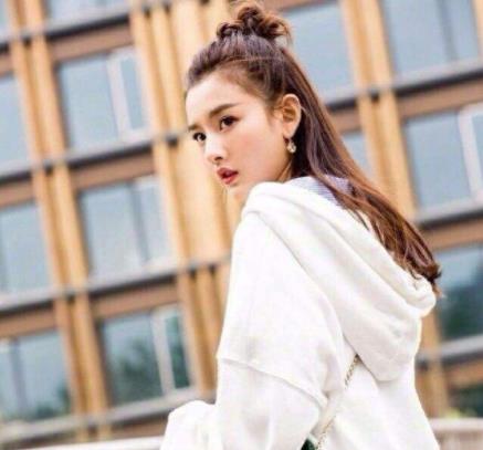 杨紫是艺名原名是什么:未见其人先闻其名明星艺名盘点 杨紫是艺名原名是什么:未见其人先闻其名明星艺名盘点