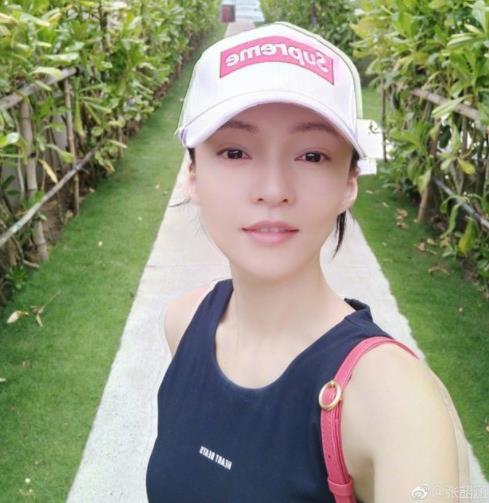 张韶涵大秀小蛮腰：36岁张韶涵满满少女感（图）