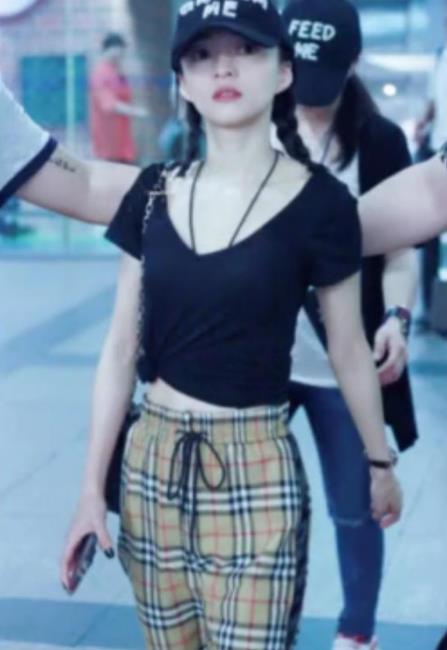 张韶涵大秀小蛮腰：36岁张韶涵满满少女感（图）