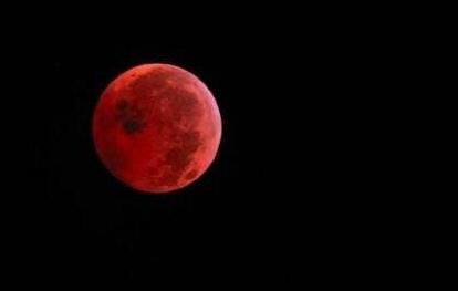 血月可怕传说：红月亮星象吓人揭其预兆着什么