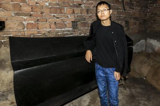 小伙买棺材在家等死：还买小了一点点事件始末揭晓