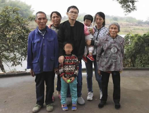 小伙买棺材在家等死：还买小了一点点事件始末揭晓