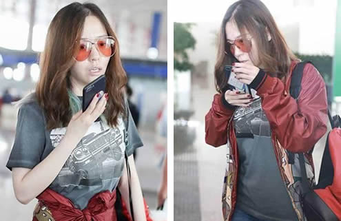 张靓颖素颜气色不佳：苦笑表情像喜剧疲惫显憔悴