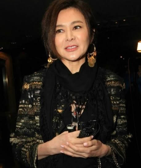 关之琳感情一塌糊涂：罕见专访直言感情失败网友心疼