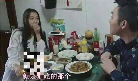 关晓彤闺房堆满杂物：新一代女神关晓彤的闺房近照