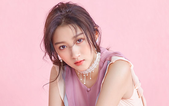 关晓彤闺房堆满杂物：新一代女神关晓彤的闺房近照