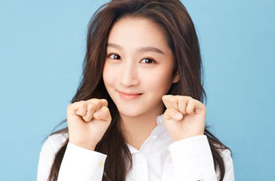 关晓彤闺房堆满杂物：新一代女神关晓彤的闺房近照