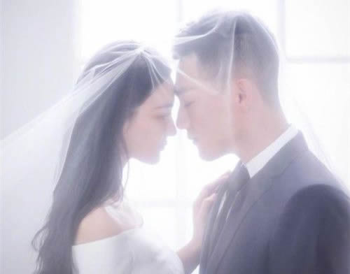 张馨予新发型:齐刘海白色T恤清新可爱乖乖女 张馨予新发型:齐刘海白色T恤清新可爱乖乖女