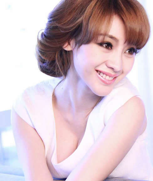 柳岩曝光图片：柳岩胸围罩杯这些图片真不是故意的