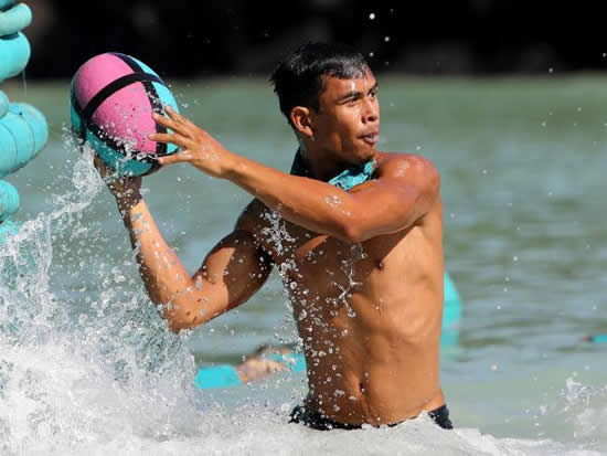 澳洲男子为获330万奖金,55天只吃大米和椰汁（图）