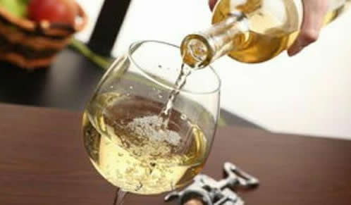 每天喝一点酒对身体到底有无好处(适度有益但有条件) 每天喝一点酒对身体到底有无好处(适度有益但有条件)