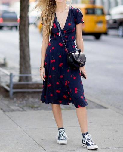 各种时尚V领穿衣：显瘦美爆了