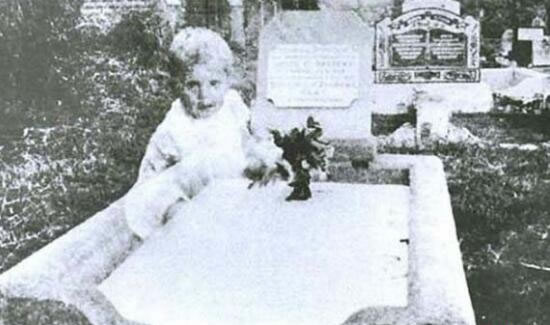 鬼魂之谜镜头下的真实影子：诡异无法解释（细致极恐）