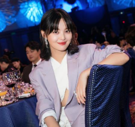 辛芷蕾发型很火：减龄又时尚确实好看（图）