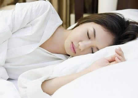 晚上睡越早反而早上越困的原因：越睡越困怎么办