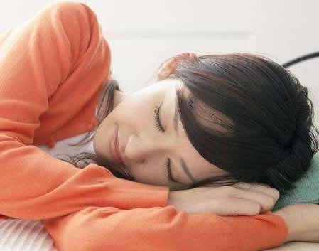 晚上睡越早反而早上越困的原因：越睡越困怎么办