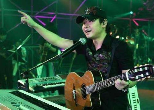 47岁刀郎近照:好久不见(图) 47岁刀郎近照:好久不见(图)