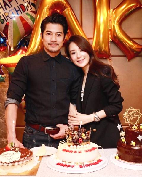 郭富城晒与方媛合照:幸福温馨一张全家福还要每年拍一张 郭富城晒与方媛合照:幸福温馨一张全家福还要每年拍一张