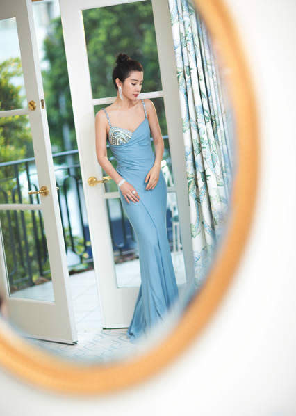 李冰冰获最佳女主角：蓝色吊带裙清凉性感（图）