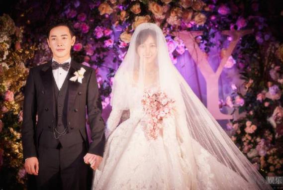 罗晋唐嫣婚礼美照：罗晋绅士优雅,唐嫣纱圣洁美丽