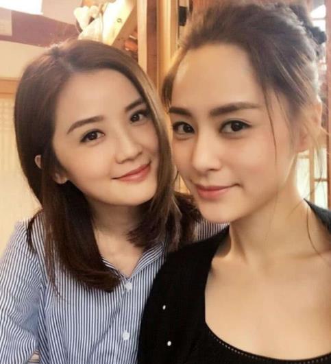 时尚穿搭Twins姐妹花合体美照 时尚穿搭Twins姐妹花合体美照