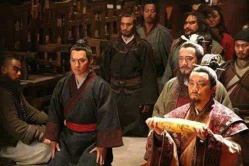 梁山好汉为什么都心甘情愿为宋江卖命（得民心者得天下）