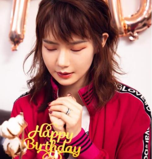 戚薇近照变化大:脸部浮肿网友称爹妈都不认识了 戚薇近照变化大:脸部浮肿网友称爹妈都不认识了