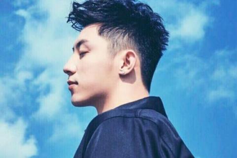 黄景瑜女友:女方身份是她还有亲密接吻照(图) 黄景瑜女友:女方身份是她还有亲密接吻照(图)